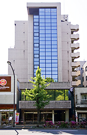 本郷綱ビル外観