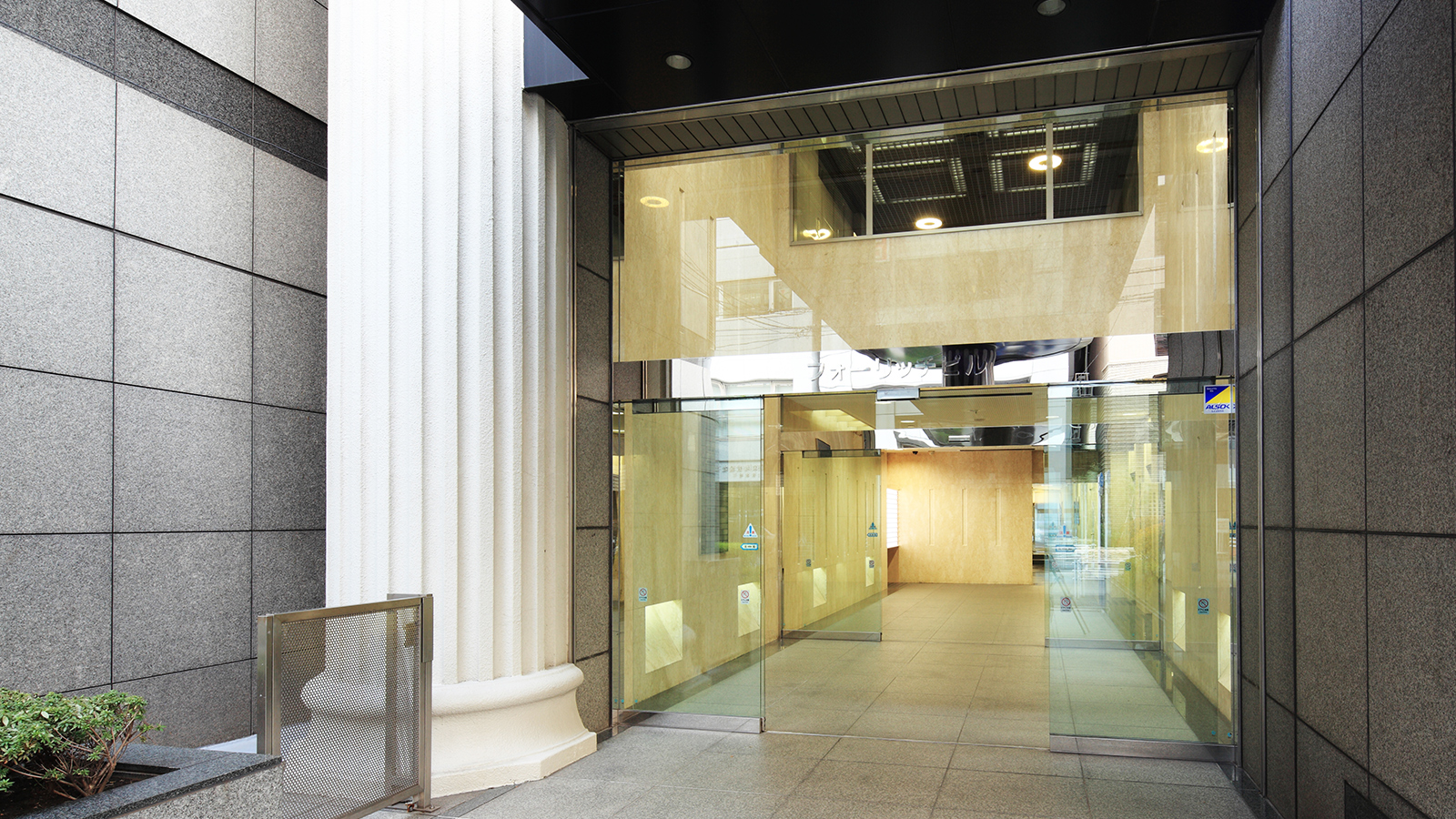 NEWS フォーリッチ エントランス