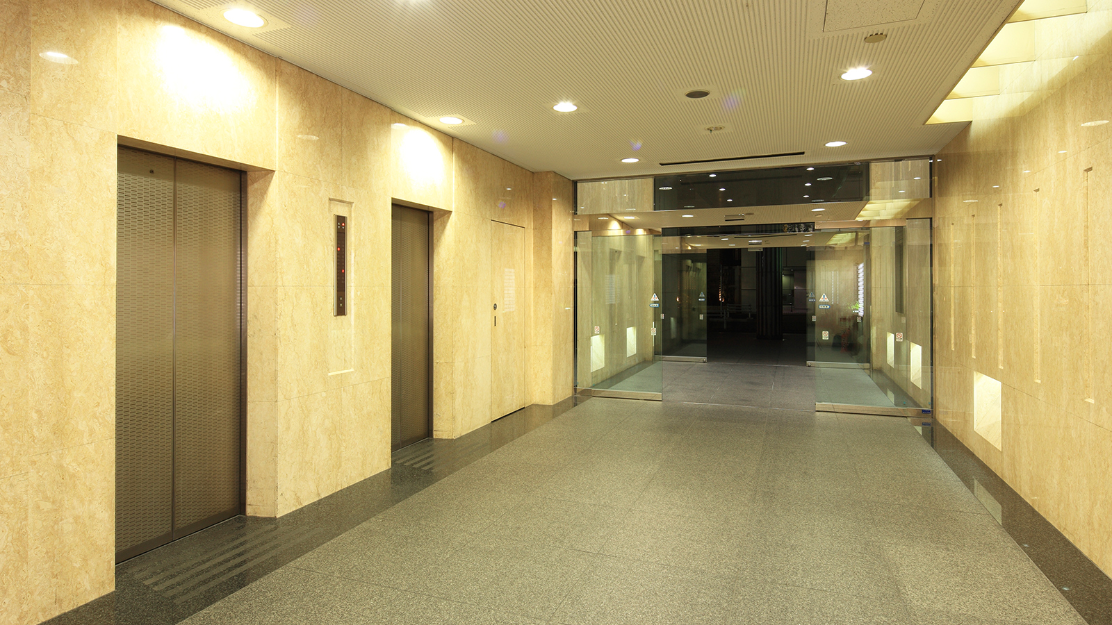 NEWS フォーリッチ エントランスホール