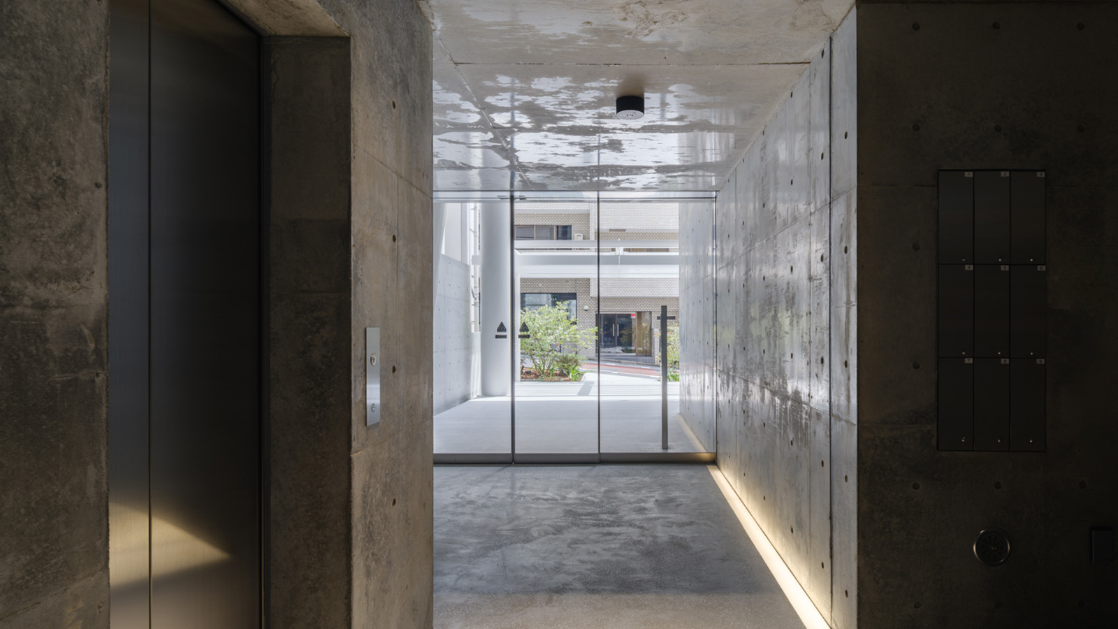 NEWS X平河町 エレベーターホール