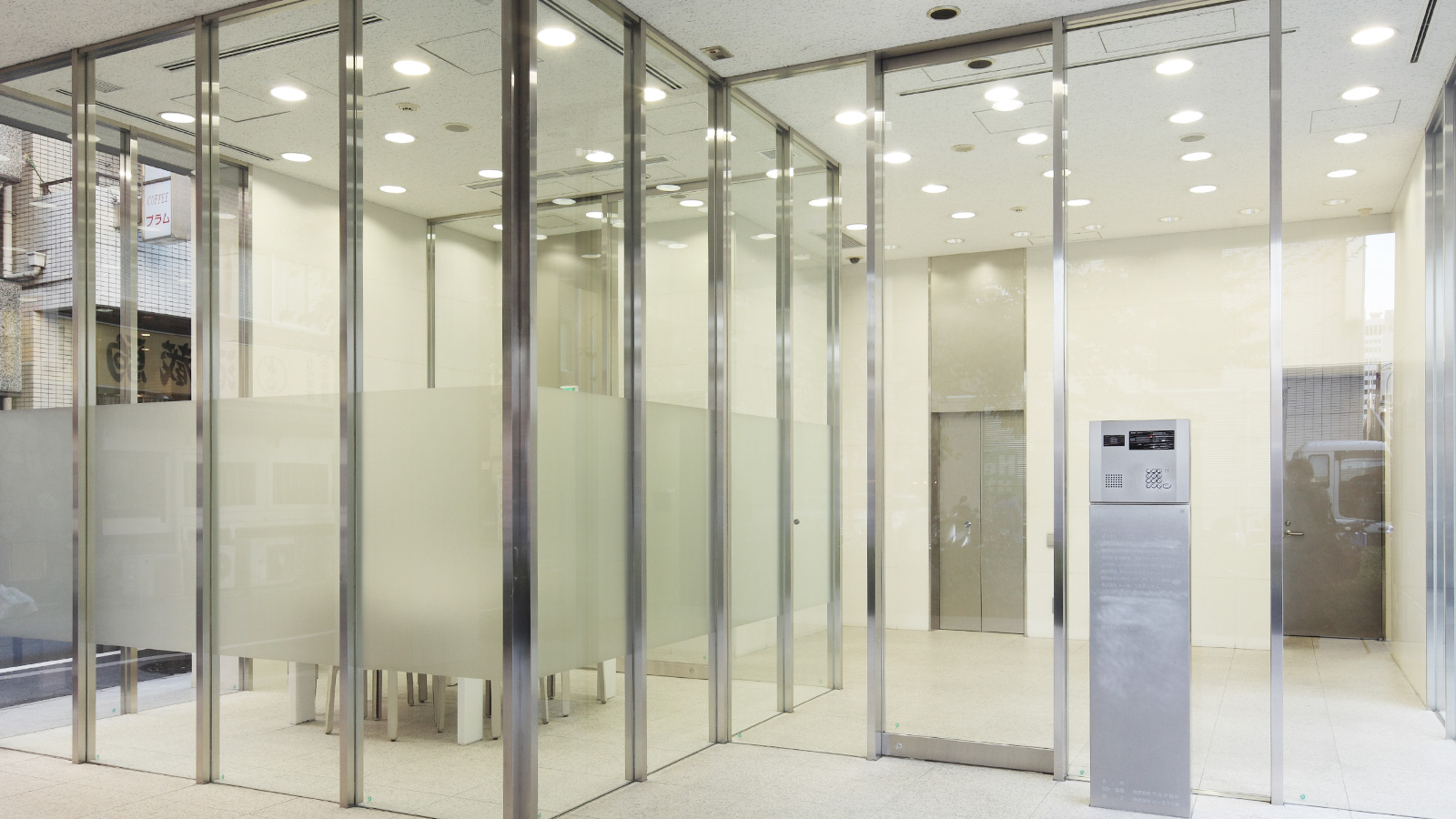 NEWS 京橋 エントランス