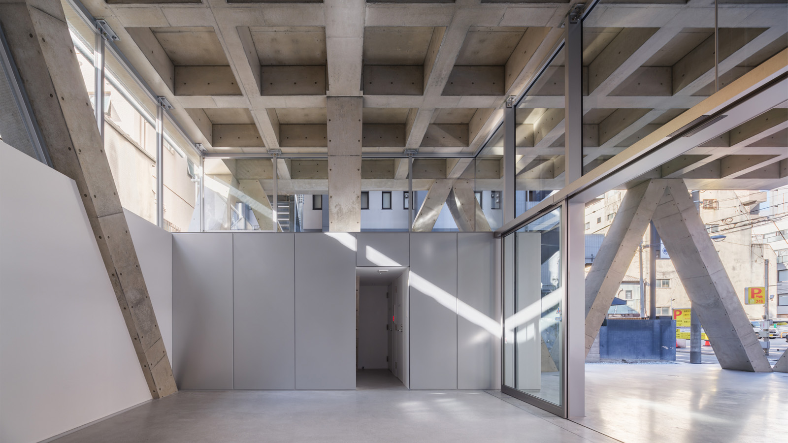 NEWS X御徒町 ホール