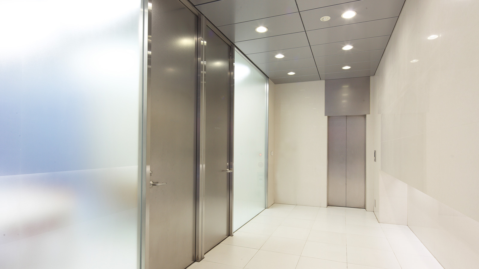 NEWS 築地 エントランスホール